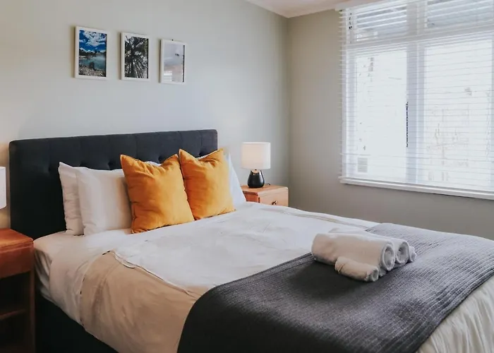 Heritage | Walk To Town, Sleeps 6 빌라 *