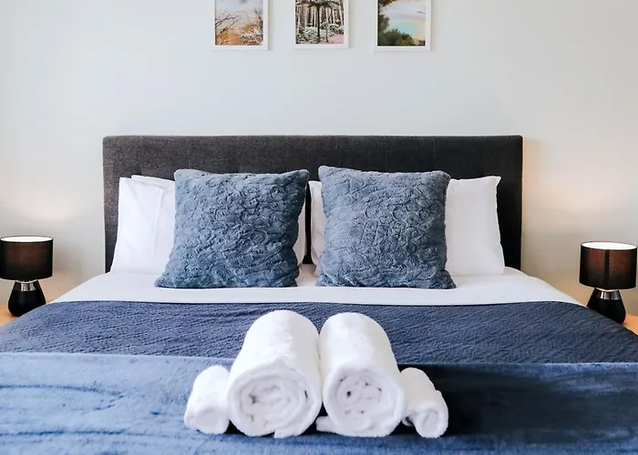Heritage | Walk To Town, Sleeps 6